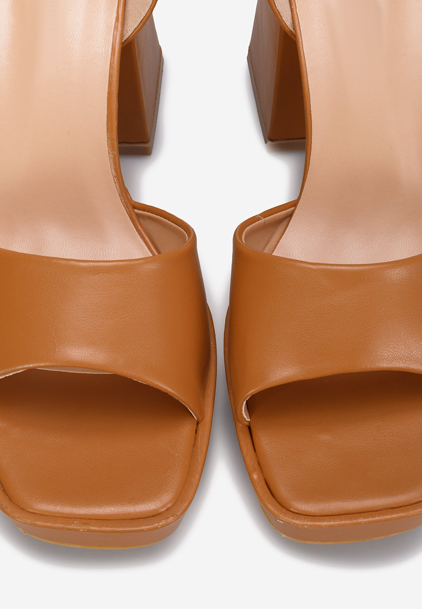 Sandali con tacco largo Alexaria V2 camel