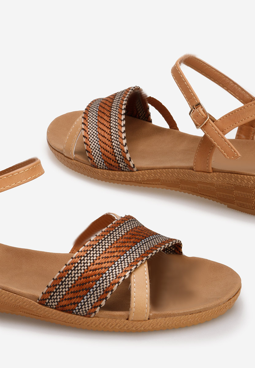 Sandali con tacco basso Pedria Marrone