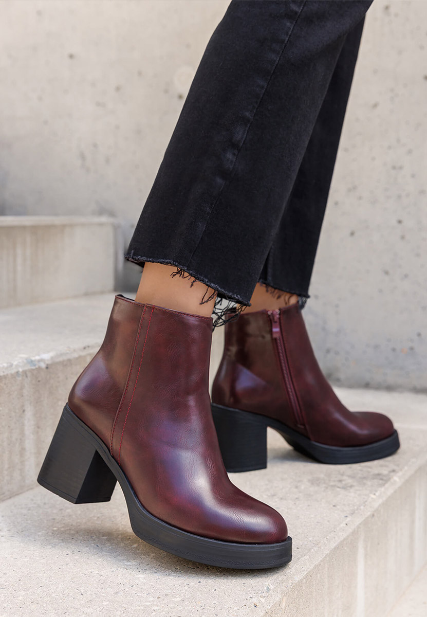 Tronchetti con tacco largo Denisia bordo