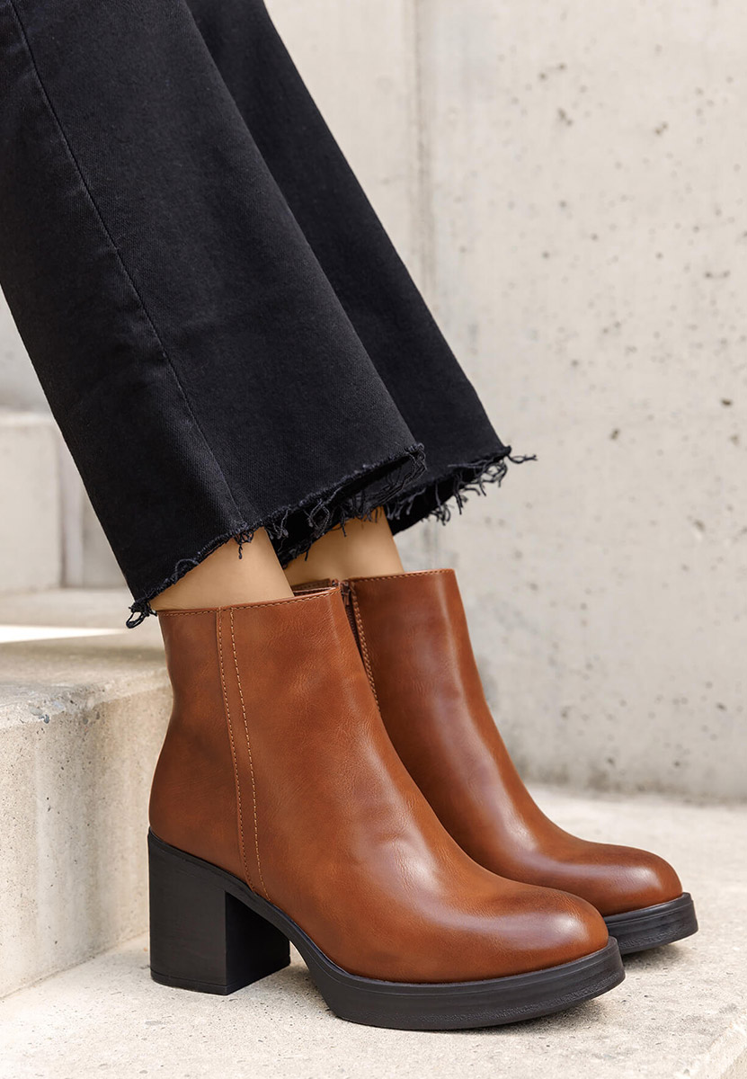 Tronchetti con tacco largo Denisia camel